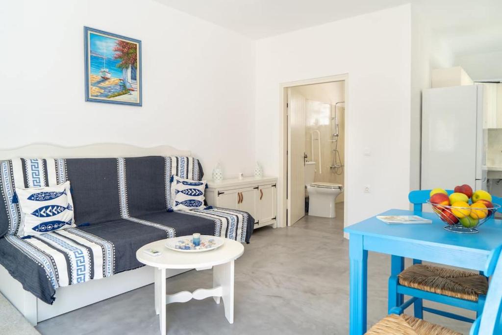 Blue Moon Apartments room 5